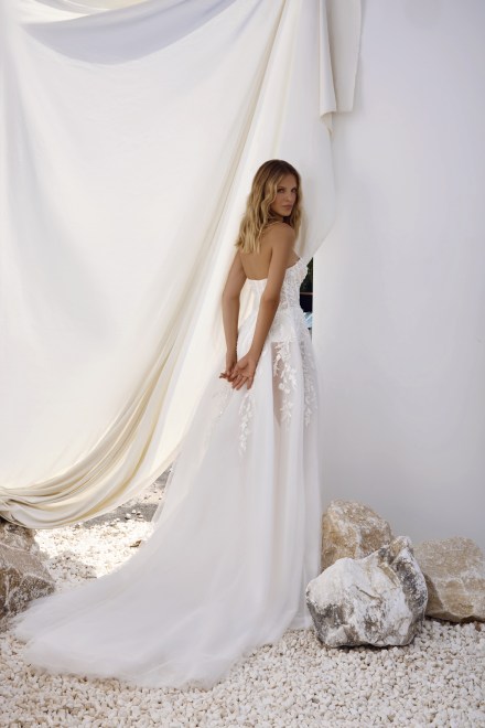 https://www.sposa-lia.com/images/stories/virtuemart/product/per-in white-09-issa-03.jpg